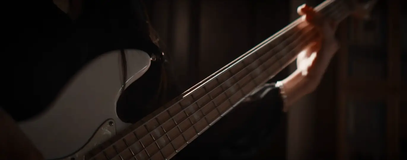 Basszusgitár közelről.